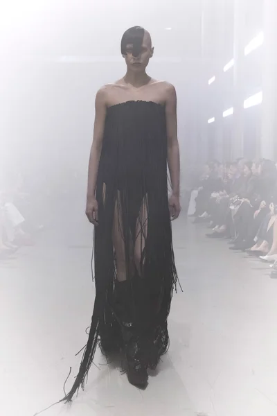Look 3